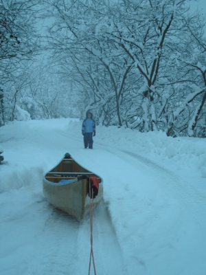 Traino a piedi della canoa